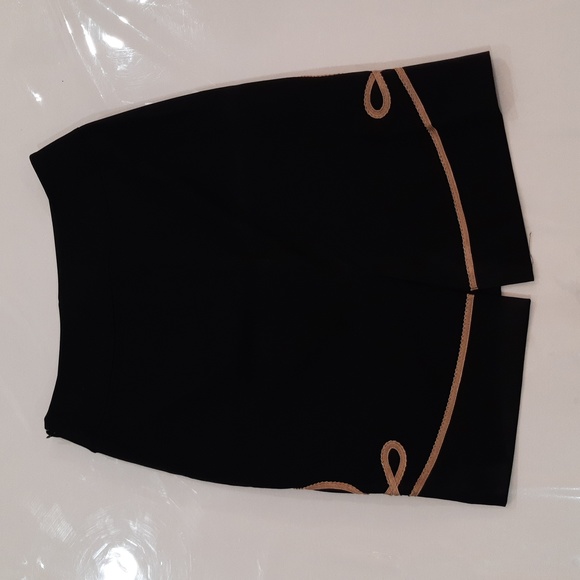 EUC Limited Outback Red Black Skirt with Gold Trim Sz 6 - Picture 4 of 9